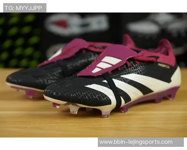 阿迪达斯限量足球鞋引领潮流运动风尚尽显个性与性能的完美结合